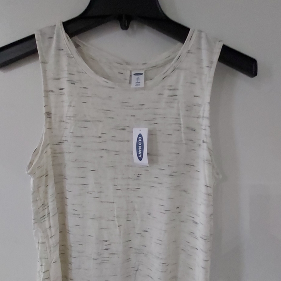 SOLD🌷3for$20!🌷New tank - Picture 3 of 5